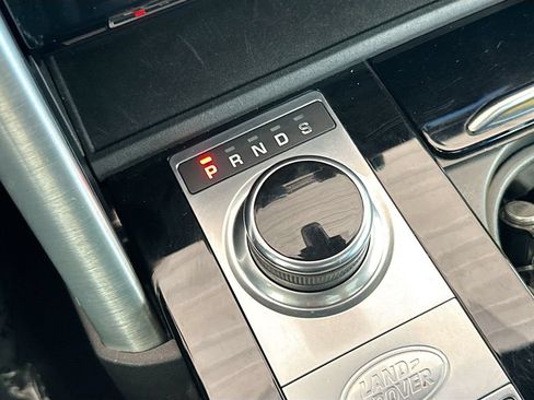 Used 2019 Land Rover Discovery HSE AWD/4WD image 17