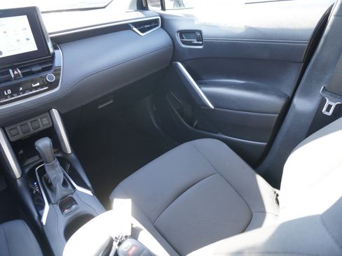 Used 2024 Toyota Corolla Cross LE FWD image 17