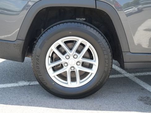 Used 2022 Jeep Grand Cherokee L Laredo w/ Luxury Tech Group I AWD/4WD image 50
