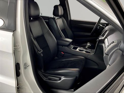 Used 2017 Jeep Grand Cherokee Altitude AWD/4WD image 28