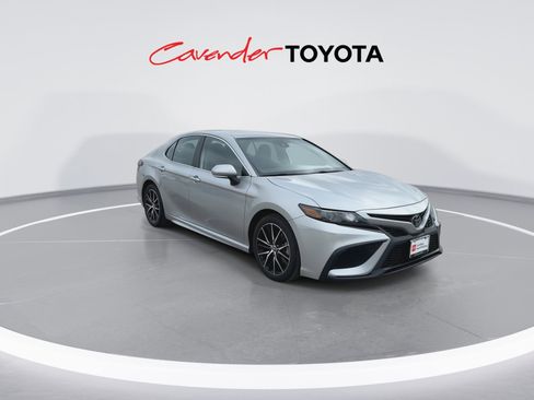 Used 2023 Toyota Camry SE FWD image 2