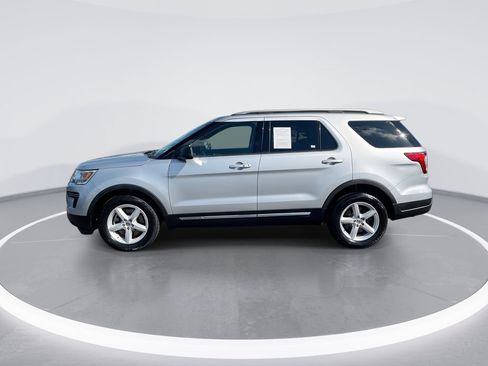 Used 2018 Ford Explorer XLT FWD image 5