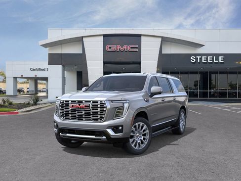 New 2026 GMC Yukon XL Denali w/ Denali Reserve Package AWD/4WD image 8