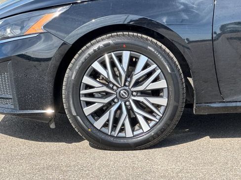 Used 2024 Nissan Altima 2.5 SV FWD image 29