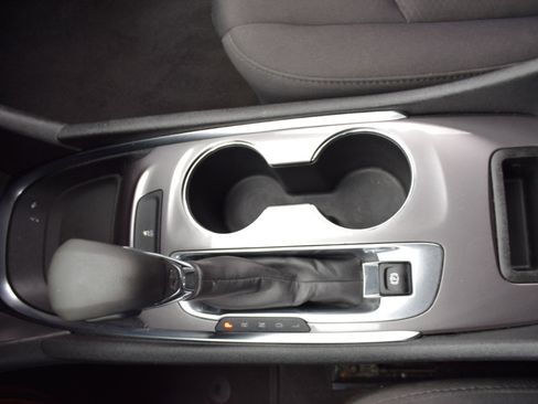 Used 2022 Chevrolet Malibu LT image 19