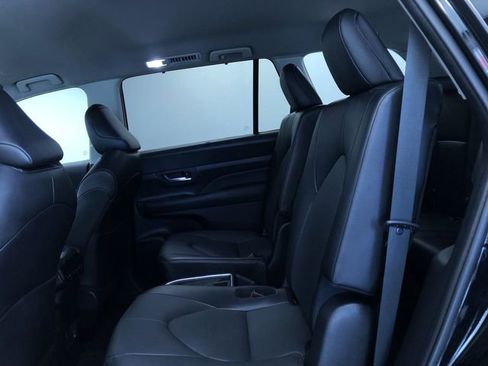 Used 2025 Toyota Grand Highlander AWD image 23