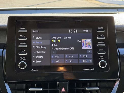 Used 2023 Toyota Camry SE image 3