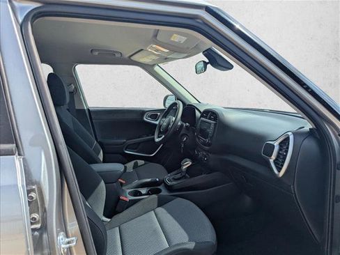 Used 2025 Kia Soul LX w/ LX Technology Package image 16