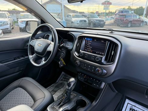 Used 2022 Chevrolet Colorado Z71 w/ Safety Package AWD/4WD image 16