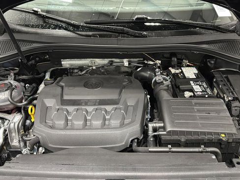 Used 2024 Volkswagen Tiguan SE R-Line image 28