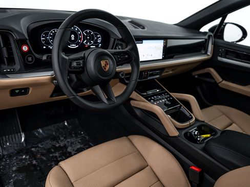 Certified 2026 Porsche Cayenne AWD/4WD image 4
