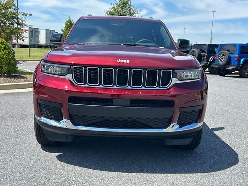 New 2025 Jeep Grand Cherokee L Laredo image 3