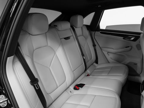 Used 2025 Porsche Macan image 23