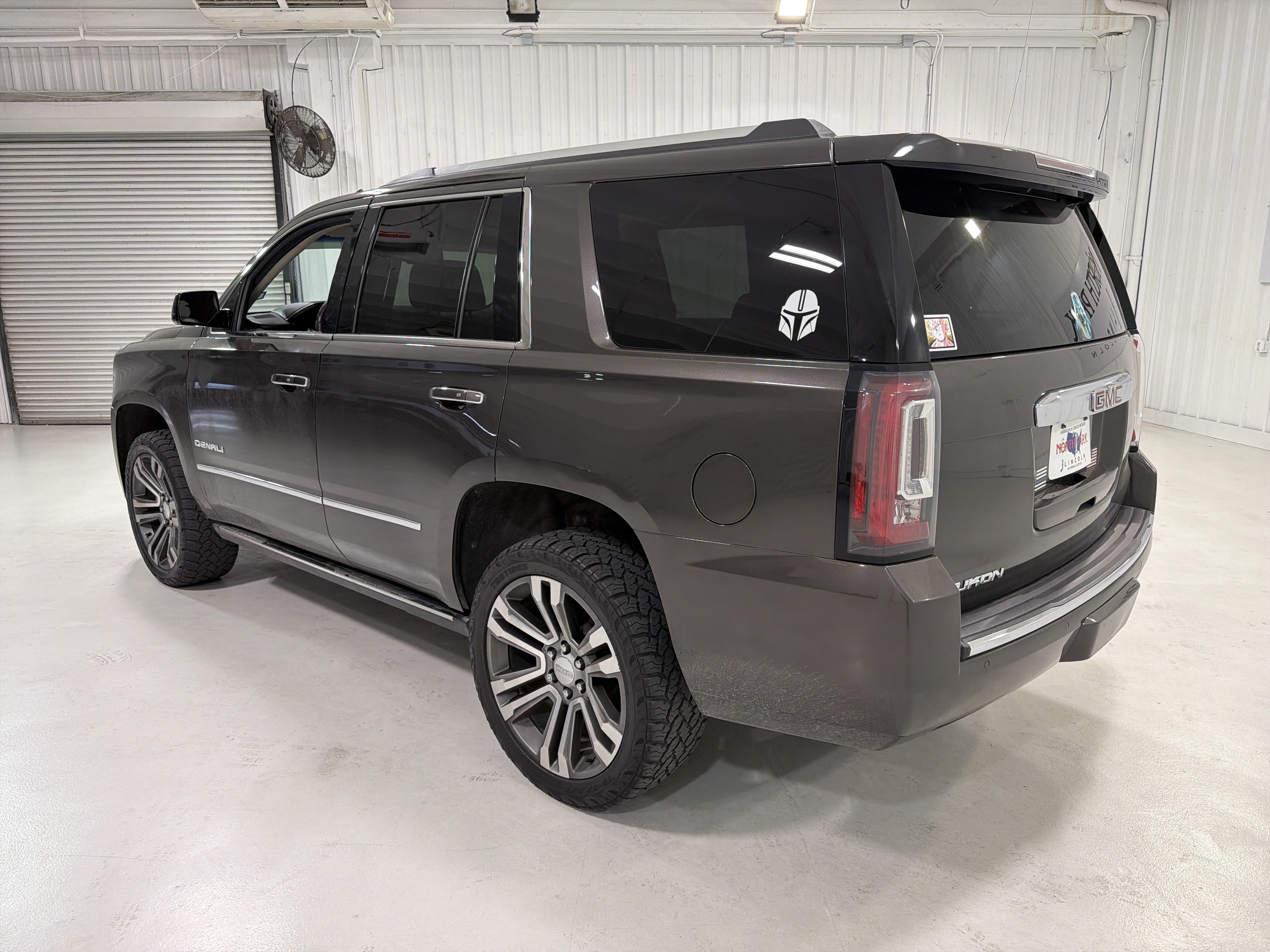 Used 2019 GMC Yukon Denali w/ Denali Ultimate Package RWD image 3