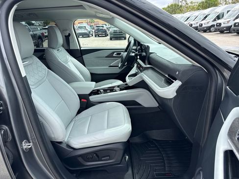 Used 2025 Ford Explorer Platinum w/ Ultimate Package image 27