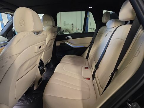 Used 2022 BMW X5 sDrive40i w/ Premium Package RWD image 5