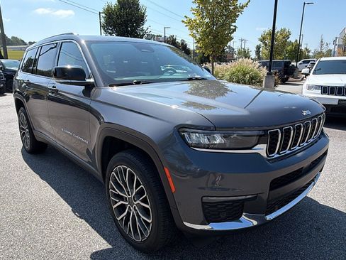 Used 2023 Jeep Grand Cherokee L Limited w/ Luxury Tech Group II AWD/4WD image 5