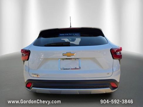 Certified 2025 Chevrolet Trax LT w/ LT Convenience Package FWD image 4