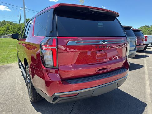 Used 2022 Chevrolet Tahoe Z71 w/ Luxury Package AWD/4WD image 4