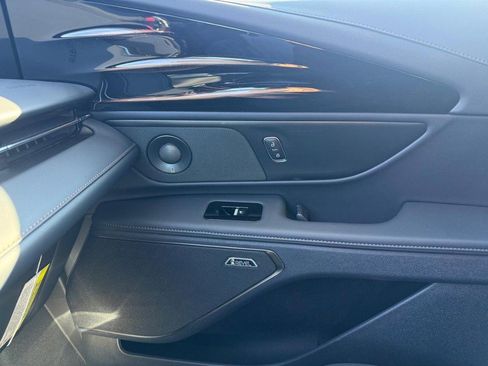 New 2026 Lincoln Nautilus Reserve w/ Jet Appearance Package image 17