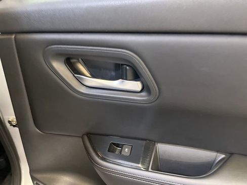 Used 2025 Nissan Rogue SV FWD image 22