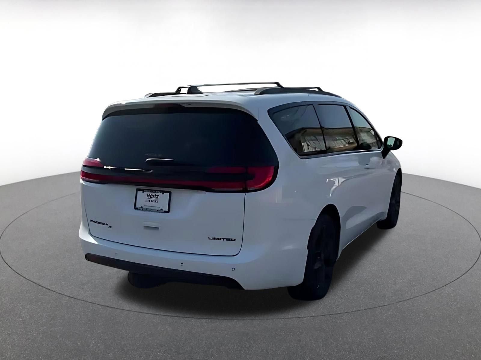 Used 2025 Chrysler Pacifica Limited FWD image 14