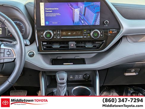 Used 2023 Toyota Highlander Platinum AWD/4WD image 31
