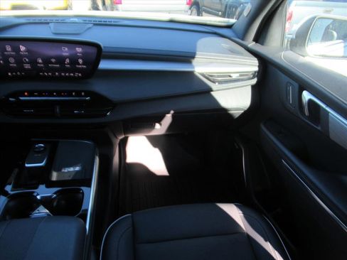 Used 2025 Buick Enclave Preferred image 13