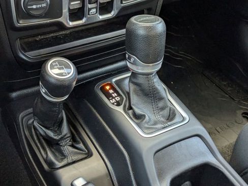 Used 2021 Jeep Gladiator Sport image 25