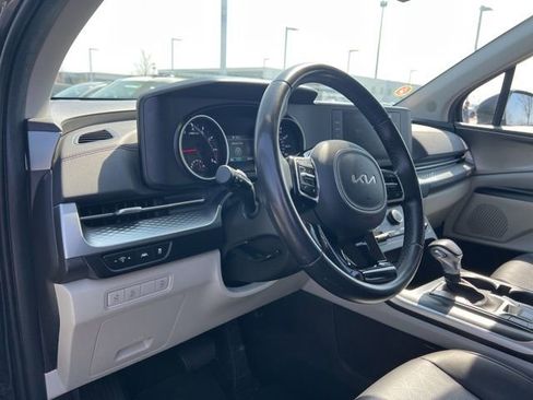 Certified 2024 Kia Carnival LX image 10