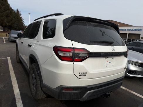 Used 2023 Honda Pilot TrailSport image 2