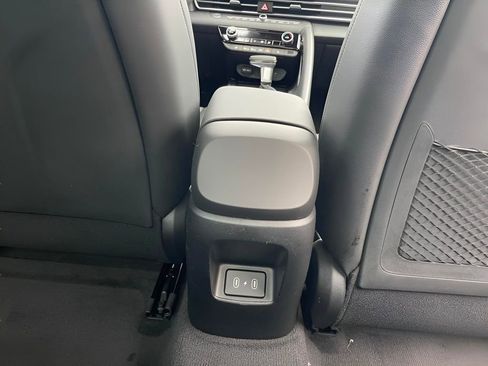 New 2025 Hyundai Elantra Limited image 21