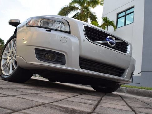 Used 2011 Volvo V50 T5 image 13