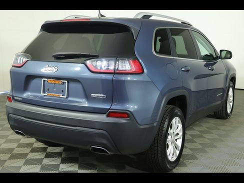Used 2019 Jeep Cherokee Latitude w/ Popular Appearance Group image 2