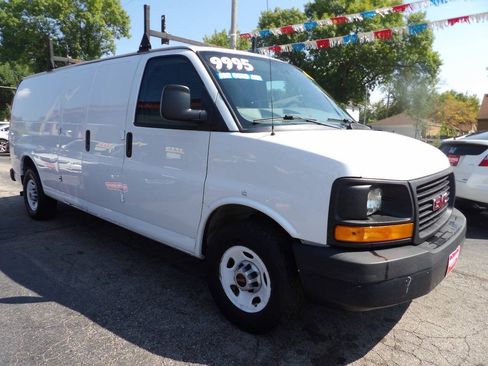 Used 2017 GMC Savana 2500 Extended RWD image 3