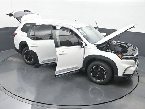Certified 2025 Honda Pilot EX-L image 39