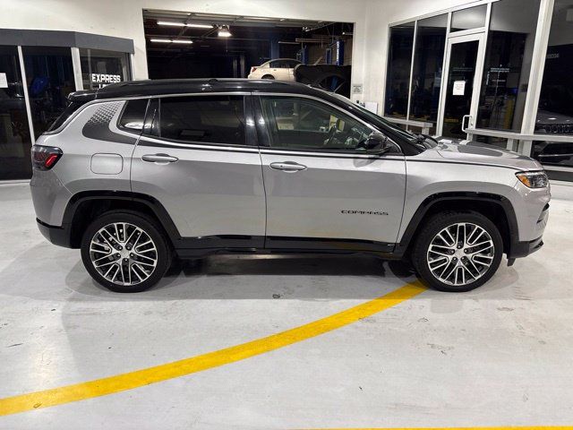Used 2022 Jeep Compass Limited w/ Elite Group AWD/4WD image 7