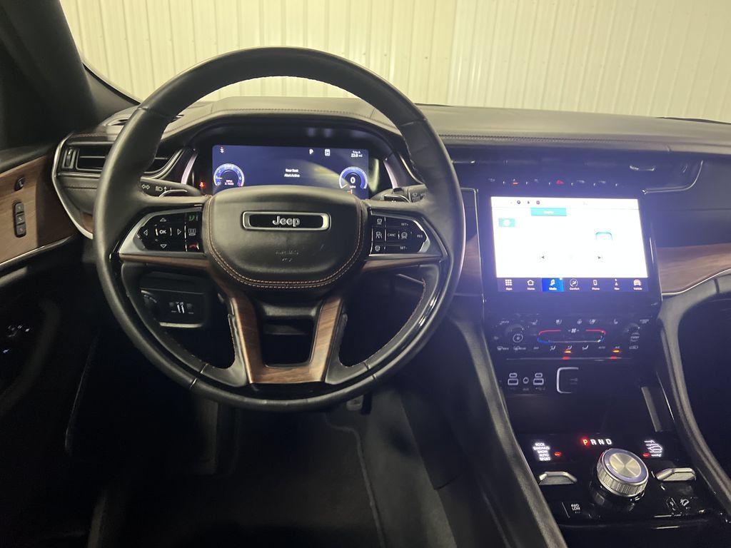 Used 2023 Jeep Grand Cherokee Summit AWD/4WD image 18