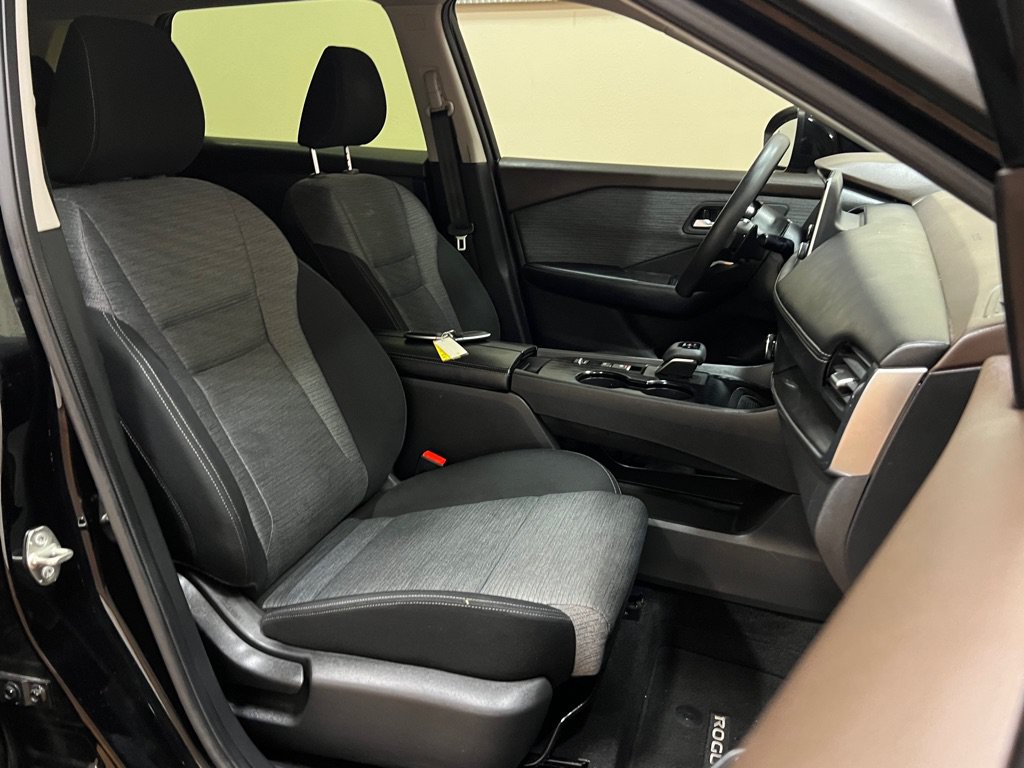 Used 2023 Nissan Rogue SV FWD image 36