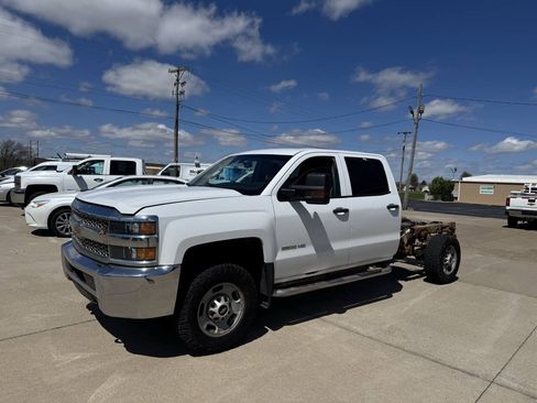 Used 2019 Chevrolet Silverado 2500 W/T AWD/4WD image 5