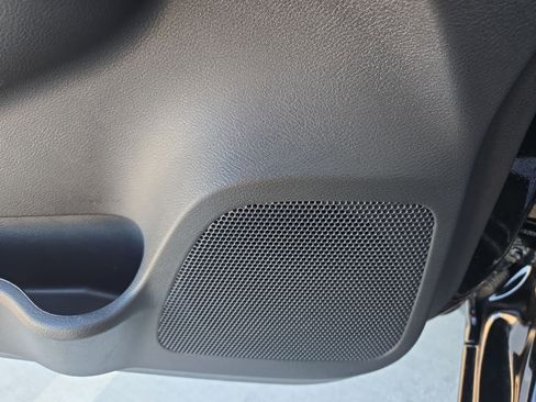 Used 2025 Nissan Versa SV w/ Trunk Package image 15