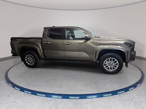 Used 2025 Toyota Tacoma Limited AWD/4WD image 5