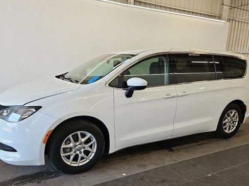 Used 2018 Chrysler Pacifica LX FWD image 6