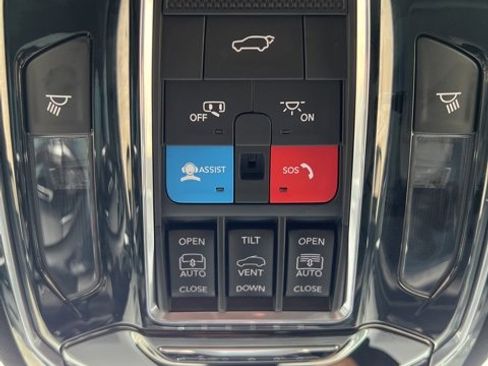 Certified 2023 Jeep Grand Cherokee Overland image 34