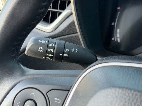 Used 2025 Toyota Corolla Cross XLE w/ Convenience Package FWD image 15