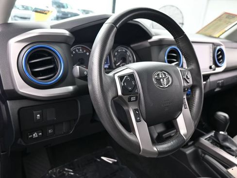Used 2022 Toyota Tacoma SR5 RWD image 15