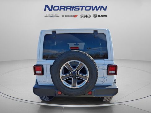 Certified 2022 Jeep Wrangler Unlimited Sahara w/ Cold Weather Group image 5