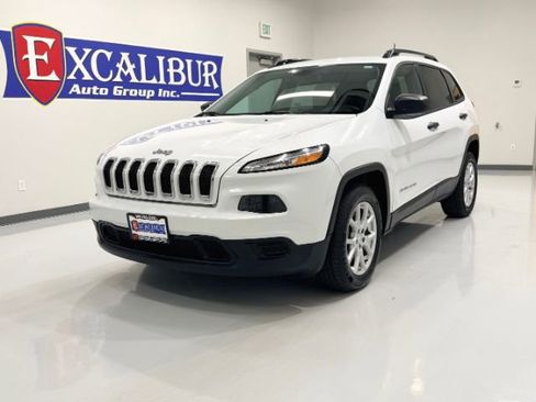 Used 2016 Jeep Cherokee Sport image 10