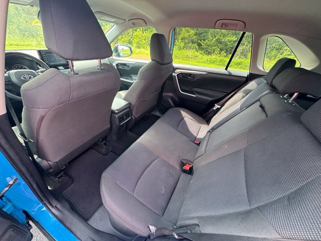 Used 2019 Toyota RAV4 LE w/ Carpet Mat Package AWD/4WD image 17