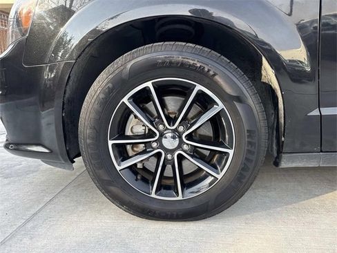 Used 2016 Dodge Grand Caravan R/T image 4